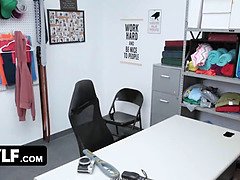 Hinterzimmer, Kondom, Besamung, Hundestellung, Milf, Büro, Sich ausziehen, Titten