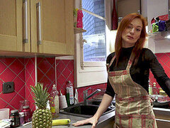 Keuken, Roodharige vrouw