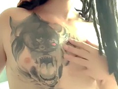 Anal, Söt, Hardcore, Onani, Piercing, Solo, Tatuering, Leksaker