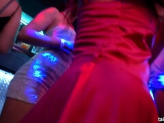 Čierne, V oblečení, Roztomilá, Tanec, Medzirasové, Pička, Swingers, Vlhká