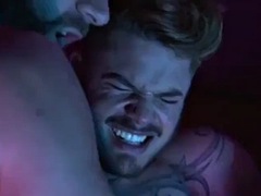 In den arsch, Grosser schwanz, Doppelpenetration, Schwul, Muskel, Sauna, Verführt, Flotter dreier
