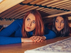 Grote kont, Pijpbeurt, Bruinharig, Hondjeshouding, 1 man 2 vrouwen, Handbeurt, Kousen, Tiener