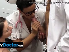 Naughty gymnast doctor muffFs her patient's pussy and makes her orgasm