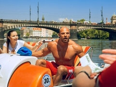 Rjavolaska, Rogonosec, Češka, Doggystyle, Hd, Denar, Naravne joške, V javnosti