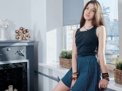 Røv, Brunette, Give finger, Onani, Naturlige bryster, Mager, Solo, Stripning