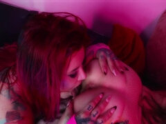 Gros seins, Hd, Lesbienne, Seins naturels, Chatte, Tatouage