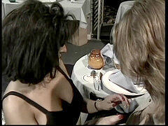 dp VIRGINS DP DINER - scene trio