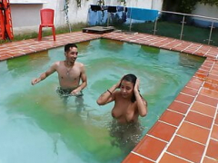 Veľký zadok, Cuckold, Striekanie semena, Latinskej, Vonku, Bazén, Španielskej, Striekať