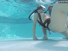 Leie, Blasen, Braunhaarige, Hd, Pool, Ablutschen, Titten, Unter wasser