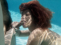 Amerikaner, Rumpe, Babe, Brunette, Sperm skott, Ansiktssperm, Lesbisk, Basseng