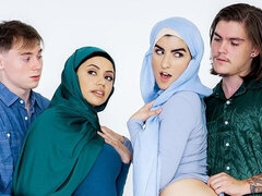 18, Arab, Veľký zadok, Veľké péro, Kuřba, Na psíka, Prirodzené prsia, Teenka