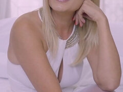 Auditie, Blond, Vrouw, Masturbatie, Moeder die ik wil neuken, Alleen, Vibrator