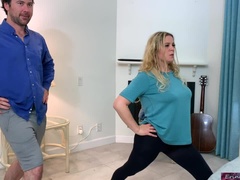 Rubia, Familia, Divertido, Madres para coger, Tetas naturales, Madrastra, Tragarse, Tabú