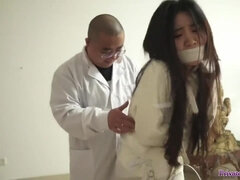 18 anni, Asiatica, Culo grosso, Bondage, Brunetta, Cinese, Tette naturali, Ragazza
