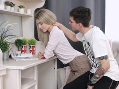 Blondine, Blasen, Paar, Spermaladung, Hundestellung, Aufs gesicht abspritzen, Muschi, Titten