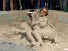 Pelea de gatas, Mojado, Lucha