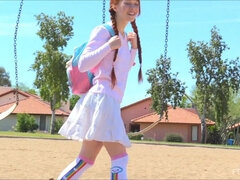 Anal, Muñeca, Penetracion con dedos, Masturbación, Público, Colegiala, Solo, Bajo la falda