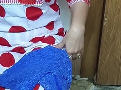 Hindi Teen Stepson Sneakes Behind Stepmom Changing Clothes and She Likes This in Hindi Audio