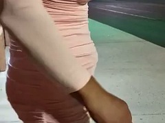 Tetas grandes, Fetichismo travestista, Tacones, Maduro, Al aire libre, Público, Transexual, Tetas