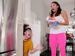 Veľký zadok, Veľké kozy, Brunetka, Honění, Hardcore, Milf  mčbp, Vyholené, Stripping