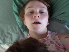 Leie, Besamung, Fussjob, Öl, Zierlich, Pov, Kurzes haar, Titten