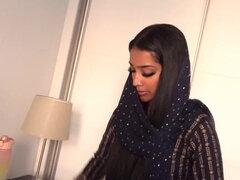 Grosse bite, Sucer une bite, Hard, Indienne, Domestique, Seins naturels, Mamelons, Nénés