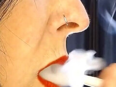 Amateur, Tetas grandes, Lesbiana, Madres para coger, Fumando, Tatuaje