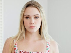 18, Amatør, Stor røv, Blondine, Give finger, Stripning, Teenager, Bryster