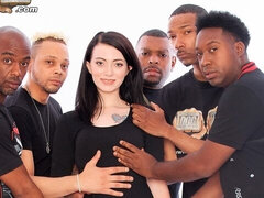 Stor røv, Pik sutte, Brunette, Hundestilling, Gangbang, Naturlige bryster, Teenager, Bryster