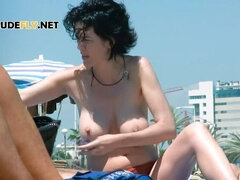 Gros seins, Brunette brune, Hd, Mère que j'aimerais baiser, Nue  à poil, Nue, Public, Solo