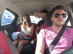 Culo grande, Mamada, Coche, Corridas faciales, Latina, Natural, Público, Adolescente