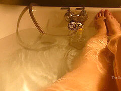Giantess tub