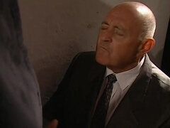Grosser schwanz, Blasen, Doppelpenetration, Aufs gesicht abspritzen, Gruppensex, Orgie, Uniform, Vintage