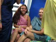 Culo, Tette grandi, Brunetta, Schizzo di sborra, Dormitorio, Lesbica, Festa, Ragazza