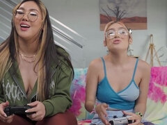 Chica, Morena, Penetracion con dedos, Besar, Masturbación, Orgasmo, Adolescente, Tetas
