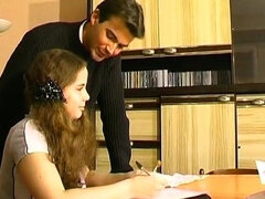 18 éves, Gesztenyebarna, Egyetemista, Tini, Hármas, Begyek, Régebbi évjáratú pornó