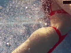 18 anos, Bebê, Morena, Piscina, Irmã, Solo chão, Adolescente, Subaquático