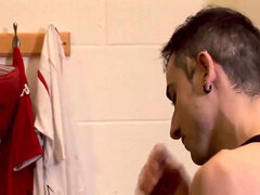 Hunks enjoying blowjobs in the locker room