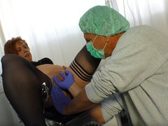 Enthousiasteling, Arts, Gynaecoloog, Ondergoed, Rubebrstof, Geschoren, Kousen, Uniformpje