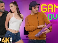 Brunetka, Podvádzanie, Otec, Priateľka, Hardcore, Hd, Prirodzené prsia, Zvedená