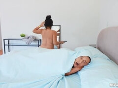 Camera da letto, Culo grosso, Nero, Pompino, Schizzo di sborra, Tette naturali, Doccia, Tette