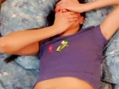 Amateur, Dormitorio, Morena, Estilo perrito, Pequeña, Coño, Afeitado, Adolescente