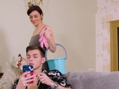 Красотки, Брюнетки, Хд, Служанка, Зрелые, Милф, Русские