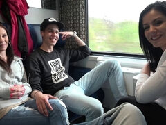 Store bryster, Pik sutte, Hundestilling, Hårdt, Teenager, Trekant, Bryster, Tog