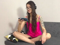 Μεγάλος κώλος, Μεγάλα βυζιά, Πίπα, Μελαχροινή, Σε στάση σκύλου στα τέσσερα, Ευέλικτη, Κοκκαλιάρης, Έφηβος