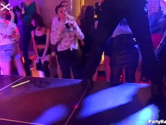 Rumpa, Blondin, Klädd kvinna naken man, Snopp, Grupp, Strumpbyxor, Stockings, Swingers