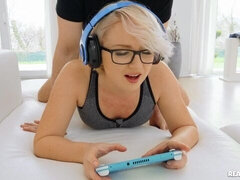 Velika rit, Velik kurac, Blondinka, Fafanje, Doggystyle, Kratki lasje, Najstnice, Joške