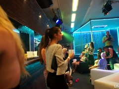 Blondine, Braunhaarige, Bekleidet, Verein, Lesbisch, Orgie, Muschi, Swingers