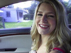 18, Stor rumpe, Stor kukk, Kukk suging, Bil, Utendørs, Tenåring, Toalett