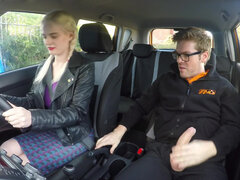 Leie, Auto, Geschnappt, Fingern, Nippel, Pov, Muschi, Ehefrau